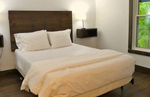 The Blue Mountains Chalet De Esquí | 128 Birchview Trail- Chalet de estilo europeo- Sauna + Bañera de hidromasaje- ¡Diversión de otoño!