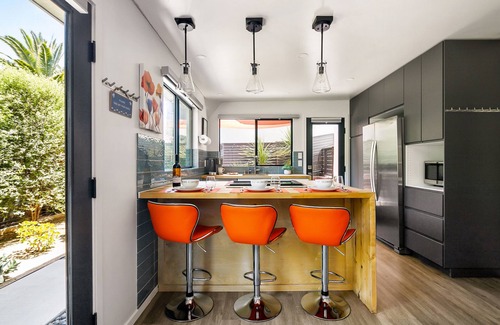 Mission Hills Apartamento | Available again! Stylish Retreat w/ Private Garden and Spa Bath ~ Close to all