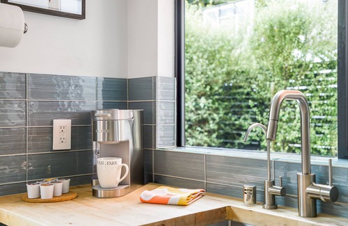 Mission Hills Apartamento | Available again! Stylish Retreat w/ Private Garden and Spa Bath ~ Close to all