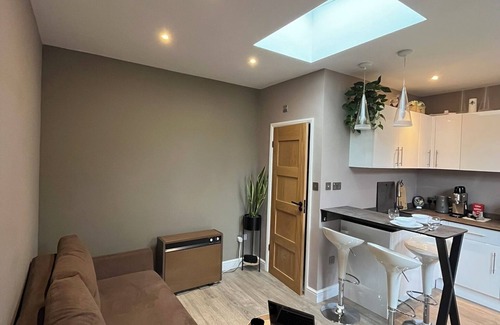 Luton Apartamento | Private Garden Studio - L&D Hospital -FREE Wi-fi & Parking- 15min to the Airport