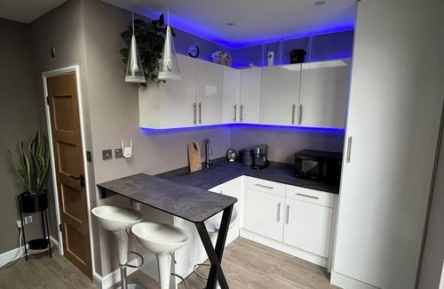 Luton Apartamento | Private Garden Studio - L&D Hospital -FREE Wi-fi & Parking- 15min to the Airport