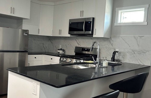 Southeast Edmonton Casa | Private Garden Suite – 1 Queen Bed, 1 Double Bed & Full Amenities