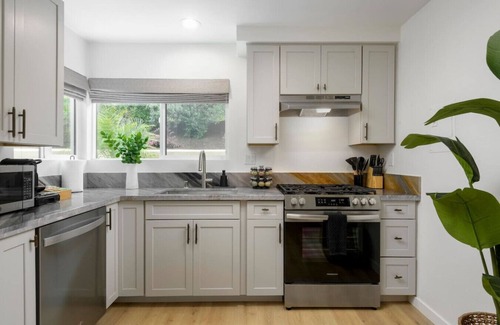 Santa Barbara County Apartamento | Private Garden | Tranquil Haven