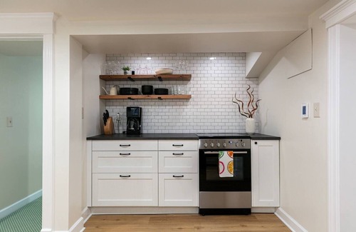 Edgewater Apartamento | Private Gem, quiet street in Andersonville -1 bedroom + sofa bed + easy parking