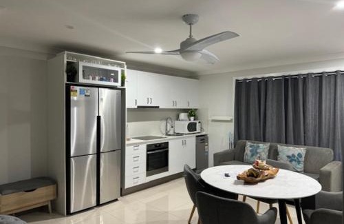 Runaway Bay Apartamento | Private Granny flat - Guesthouse