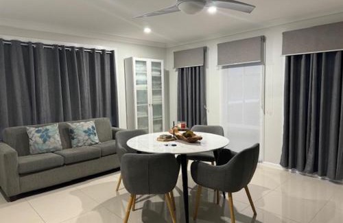 Runaway Bay Apartamento | Private Granny flat - Guesthouse
