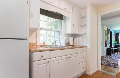 Jackson Park Apartamento | Private Green Cottage near downtown