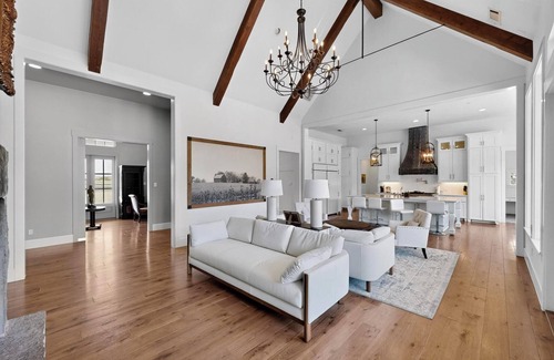 Whitesboro Otro | Private Green Estate with Pool