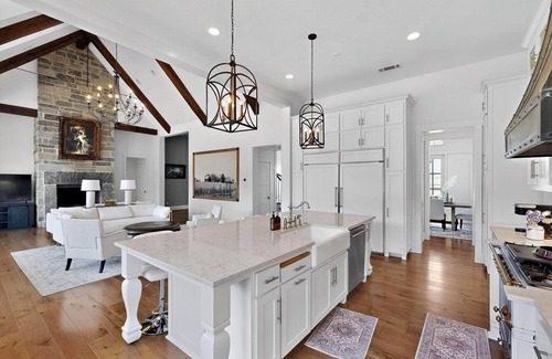 Whitesboro Otro | Private Green Estate with Pool
