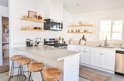 Thousand Oaks Casa | Private Guest House with Full Kitchen, 30 minutes to L.A. & Beach