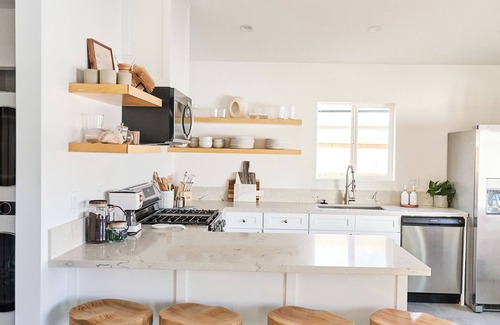 Thousand Oaks Casa | Private Guest House with Full Kitchen, 30 minutes to L.A. & Beach