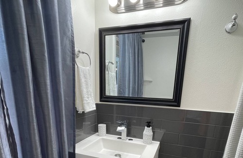 Oxnard Apartamento | Private Guest House for one/two -by The Collection