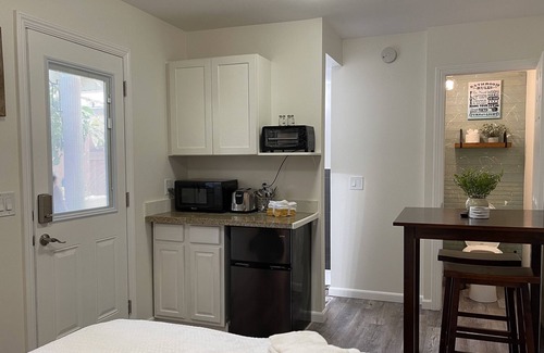 Oxnard Apartamento | Private Guest House for one/two -by The Collection