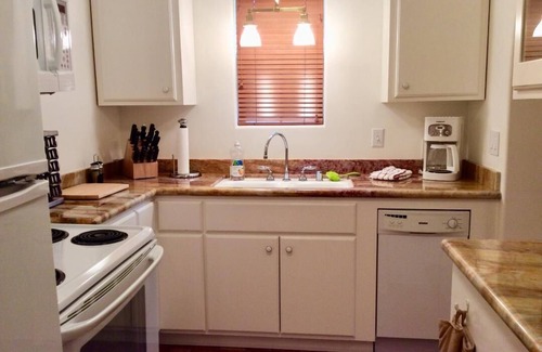 Sherman Oaks Casa | Ten Arches Guest House