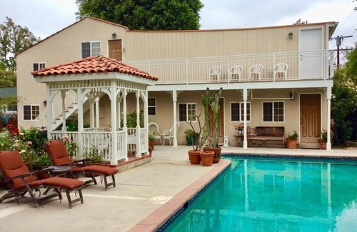 Sherman Oaks Casa | Ten Arches Guest House