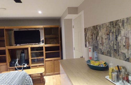 Kitchener Casa | Private Guest Suite for 2 with Separate Entrance, Kitchen and Bathroom