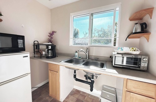 Mira Mesa Casa | Private Guest Suite in Mira Mesa w/ Own Entrance, Kitchen & Bath