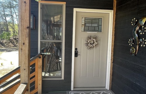 Arden Chalet De Esquí | Private Guest Suite in the Blue Ridge Mountains with separate entrance