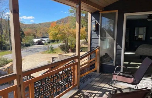 Arden Chalet De Esquí | Private Guest Suite in the Blue Ridge Mountains with separate entrance