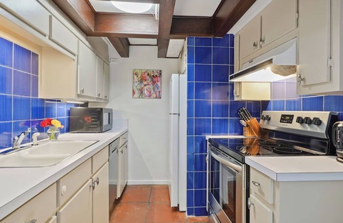 Faubourg Marigny Cama Y Desayuno | Private Guesthouse - 2 bedrooms, 2.5 bath, meandering courtyard, balconies