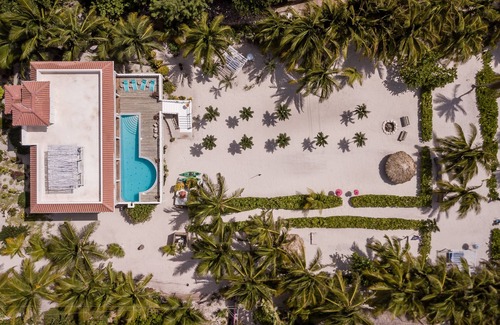 San Pedro Villa | Villa Aurora, con 2nd Story Pool, playa privada y muelle en San Pedro, Belice