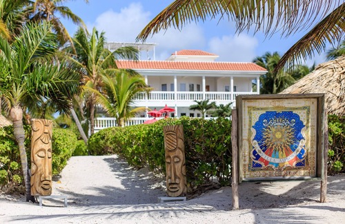 San Pedro Villa | Villa Aurora, con 2nd Story Pool, playa privada y muelle en San Pedro, Belice
