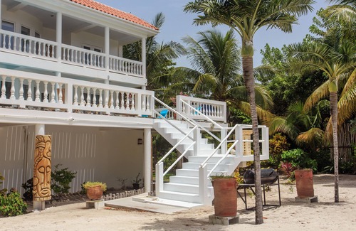 San Pedro Villa | Villa Aurora, con 2nd Story Pool, playa privada y muelle en San Pedro, Belice