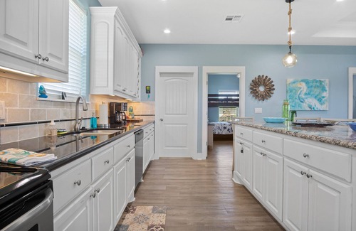 Crystal Beach Casa | Private Heated Pool & Hot Tub ~ Summer Family Fun ~ King Beds ~ Ocean View