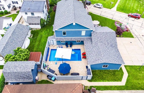 Huron Casa | Private heated pool in back & Sandy beach in front