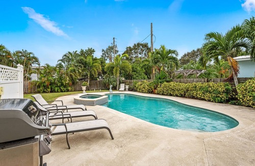 Indian Harbour Beach Casa | Private heated pool home with hot tub near beach, sleeps 10