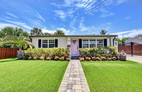 West Palm Beach Casa | Private Heated Pool, Less than 10 Minutes to Beach and Downtown West Palm Beach!