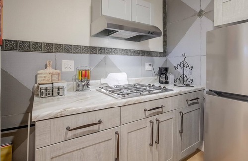 Yorba Linda Casa | private hidden cottage
