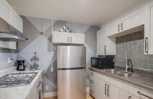 Yorba Linda Casa | private hidden cottage