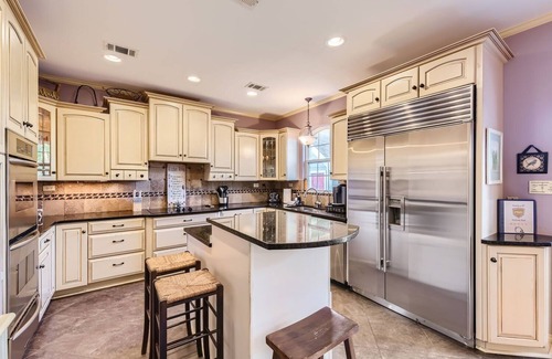 Dripping Springs Casa | Head for the Hill Country! Pool, Hot Tub, Full Bar - by PMI Austin Metro