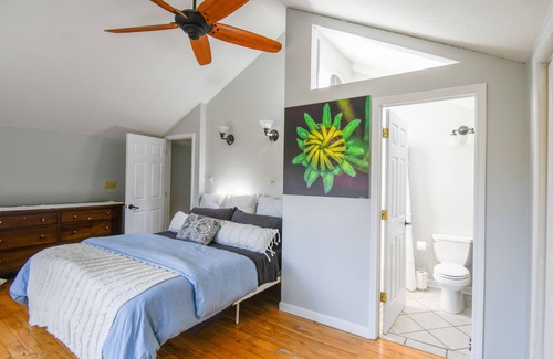 Weaverville Otro | Private Historic Farmhouse Cabin on 30 acres 15 minutes from Asheville