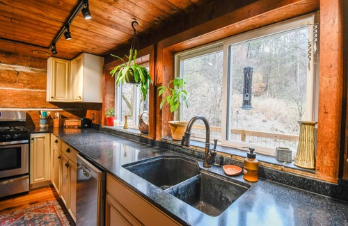 Weaverville Otro | Private Historic Farmhouse Cabin on 30 acres 15 minutes from Asheville