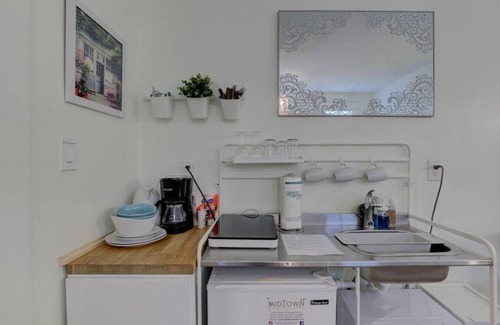 Midtown Apartamento | Private Historic Studio from the year 1900!