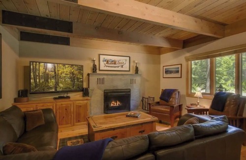 Sunnyside Casa | Private HOA - Walk to Beach - Close to Skiing