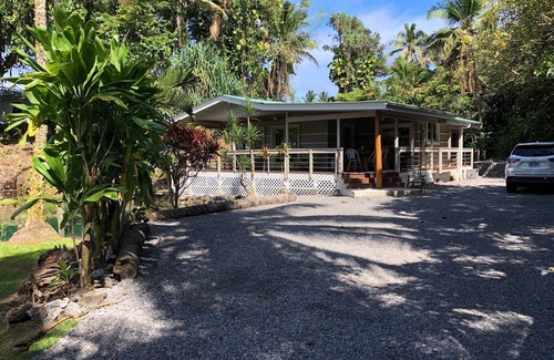 Hilo Casa | Casa privada al otro lado de la calle de la playa. Minuto del centro de Hilo