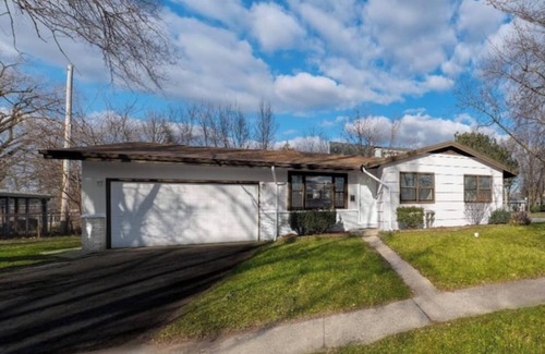 Country Club Hills Casa | Private Home Awaits