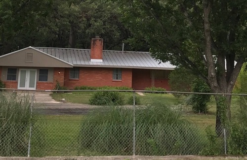 Leakey Casa | Inicio privado y el frente fluvial sobre el río Frío