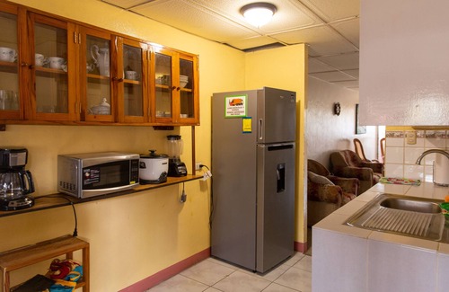 Managua Casa | Casa Privada Ideal Para Familias Cerca del Parque