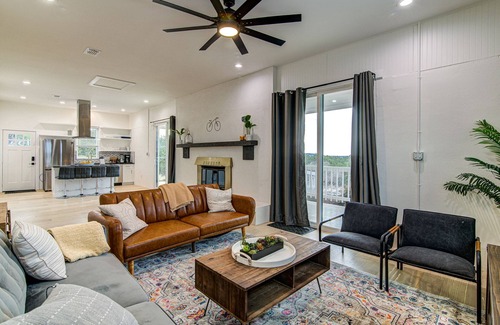 Burnet Casa | Private Home on Spider Mountain with Spectacular View of Lake Buchanan