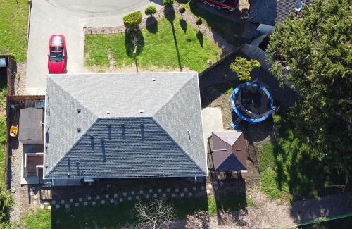 Crescent City Casa | Private Home - Playground, Jumping Mat, BBQ, Darts, Firepit, Gazebo, 4 Smart TVs, White Cotton Bedding, - The Redwood Cul-De Sac Beach Retreat