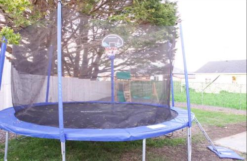 Crescent City Casa | Private Home - Playground, Jumping Mat, BBQ, Darts, Firepit, Gazebo, 4 Smart TVs, White Cotton Bedding, - The Redwood Cul-De Sac Beach Retreat