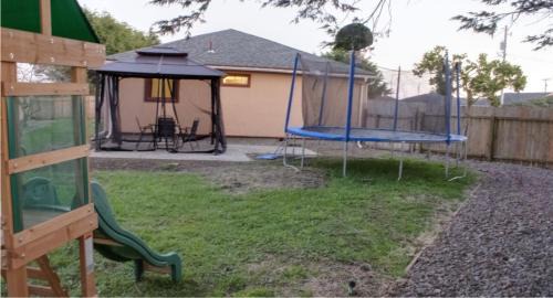 Crescent City Casa | Private Home - Playground, Jumping Mat, BBQ, Darts, Firepit, Gazebo, 4 Smart TVs, White Cotton Bedding, - The Redwood Cul-De Sac Beach Retreat