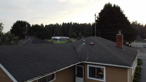 Eureka Casa | Private Home - #RedwoodSkyWalkRetreat - 5BD, Pro Pool Table, BBQ, Foosball, Darts, Fireplace, Movie Projector, Stereo, Cotton Bedding