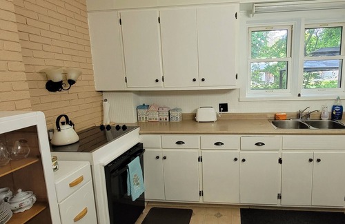 Southampton Casa | Private Home Steps from Southampton Beach | Pool | Gardens | Family Friendly