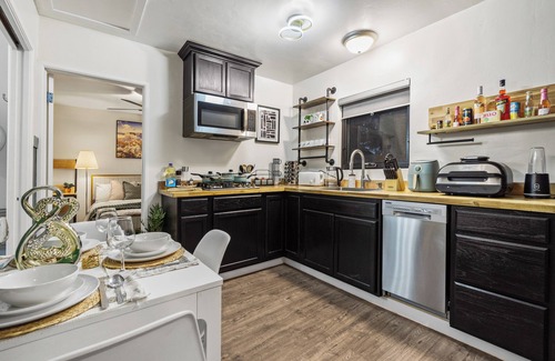 Valencia Park Casa | Lux King Bed, Hot Spa, 1 Gbps Wi-Fi, Parking, View