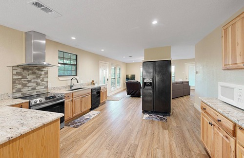 Pipe Creek Casa | Private home with hill country views, open layout, W/D, central AC, & patio